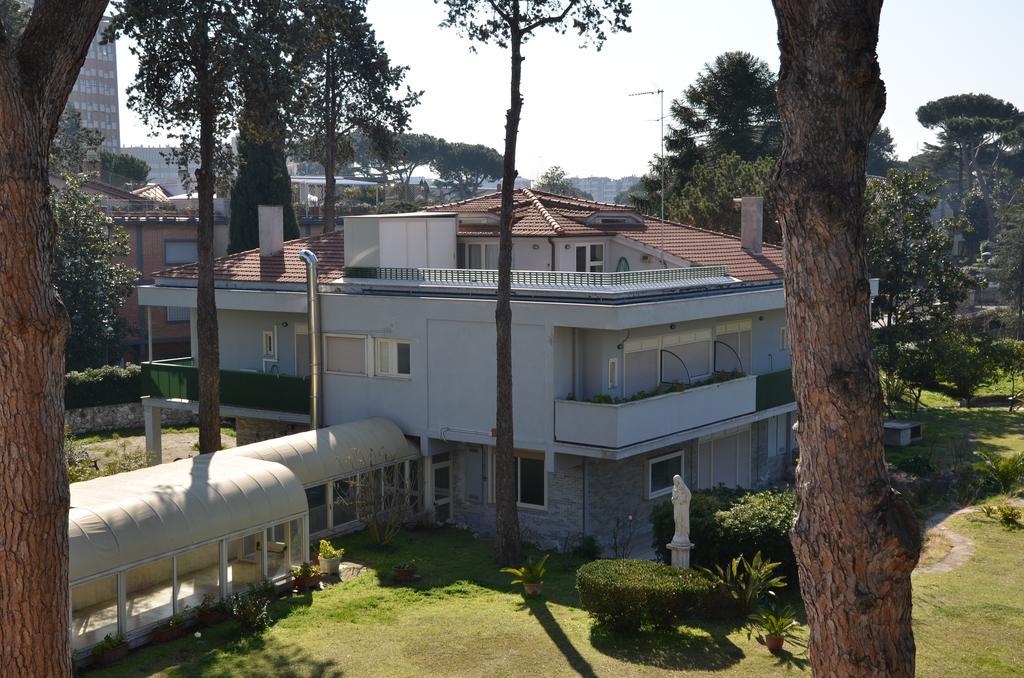 Casa Per Ferie Cardinal G. Guarino Bed and Breakfast Roma Exterior foto