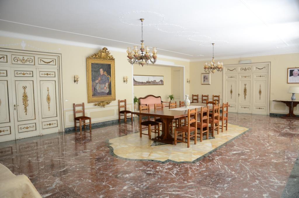 Casa Per Ferie Cardinal G. Guarino Bed and Breakfast Roma Exterior foto