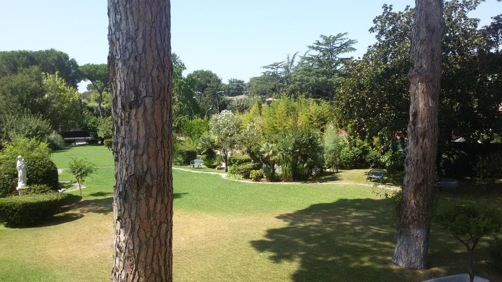Casa Per Ferie Cardinal G. Guarino Bed and Breakfast Roma Exterior foto