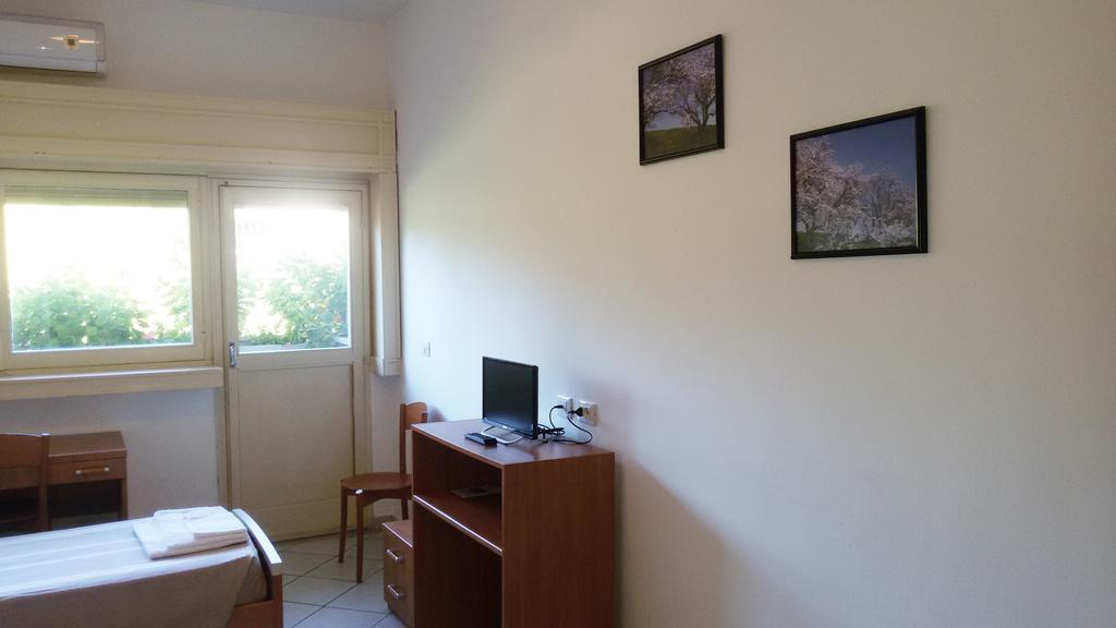 Casa Per Ferie Cardinal G. Guarino Bed and Breakfast Roma Exterior foto