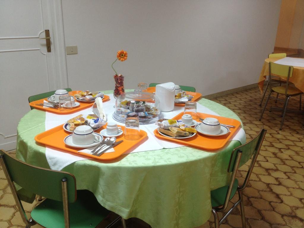 Casa Per Ferie Cardinal G. Guarino Bed and Breakfast Roma Exterior foto